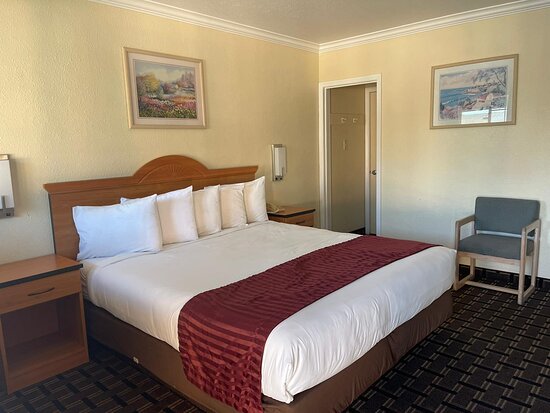 Riverside Inn & Suites