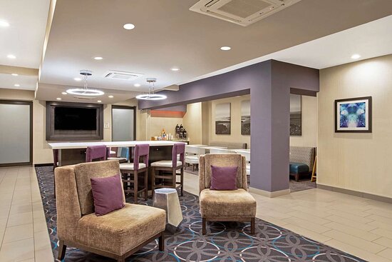 La Quinta Inn & Suites By Wyndham Fayetteville