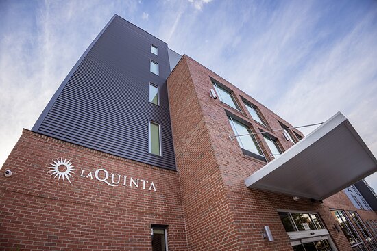 La Quinta Inn & Suites By Wyndham Chattanooga Downtown/south