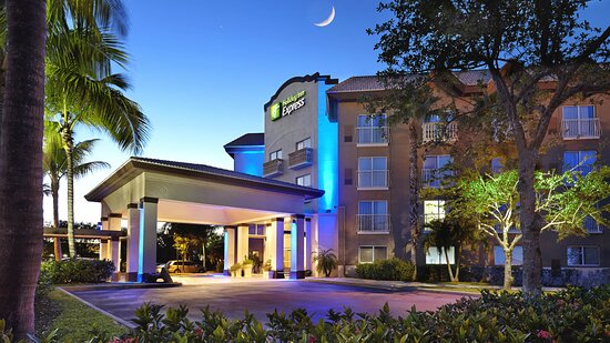 Holiday Inn Express & Suites Naples Downtown - 5th Avenue By IHG