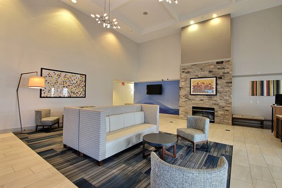 Holiday Inn Express & Suites Milwaukee Airport By IHG