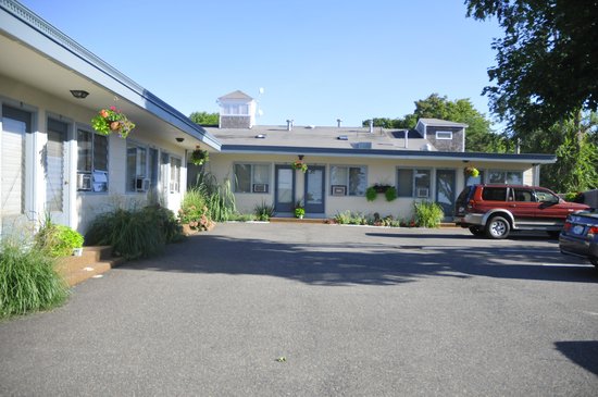 Town and Beach Motel