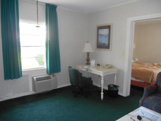 Azalea Inn & Suites