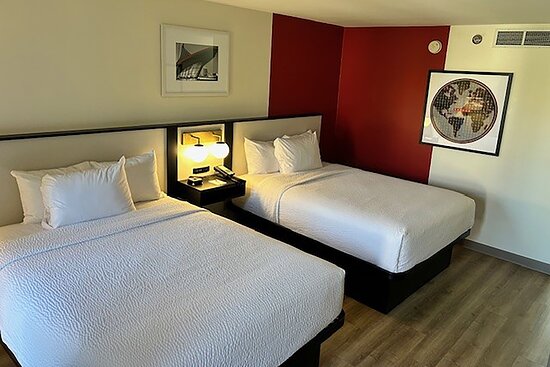 Ramada By Wyndham Milwaukee