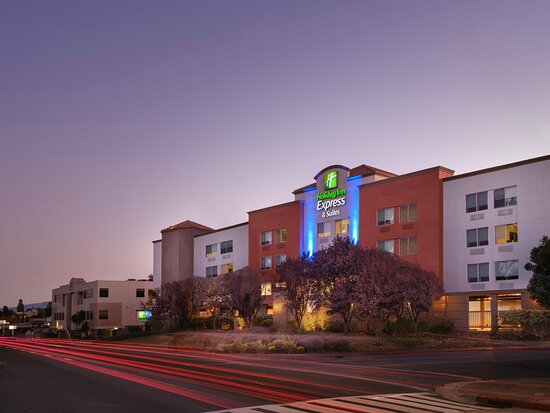 Holiday Inn Express & Suites Belmont By IHG