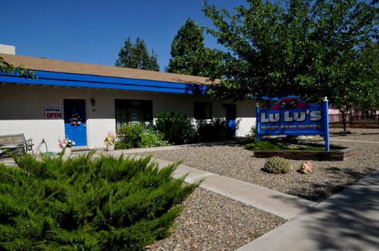 LuLu's Sleep Ezze Motel