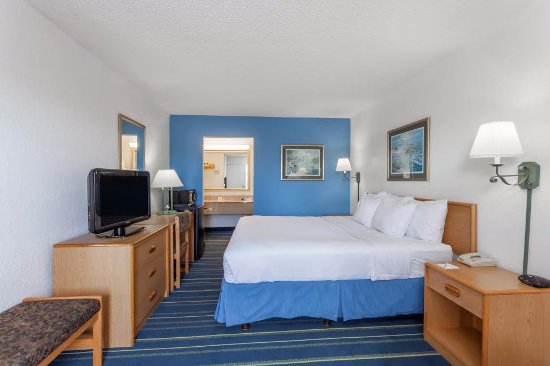 Days Inn by Wyndham West Palm Beach