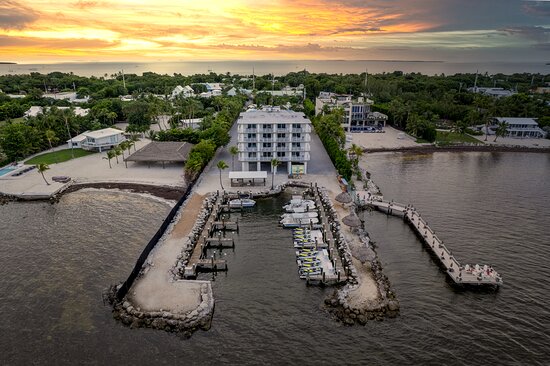 Hadley Resort & Marina