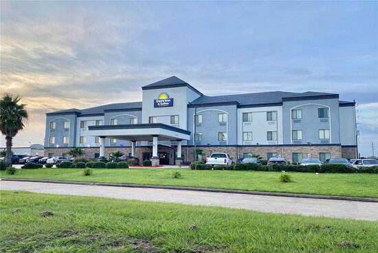 Days Inn & Suites by Wyndham Houston / West Energy Corridor