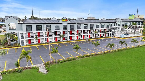 Super 8 By Wyndham Orlando Near Florida Mall