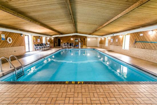 Econo Lodge Inn & Suites