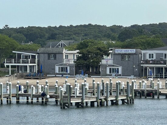 Vineyard Harbor Motel - Private Beach