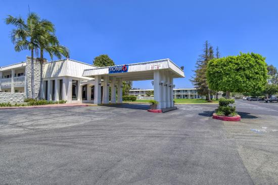 Motel 6 Claremont