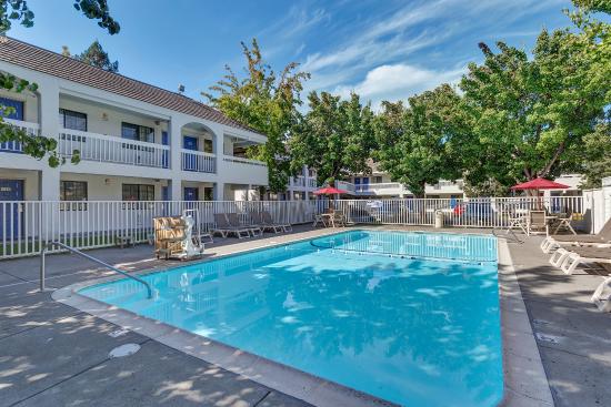 Super 8 by Wyndham Santa Rosa North