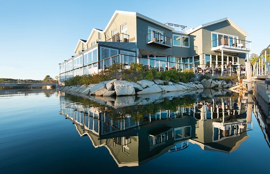 Boathouse Waterfront Hotel