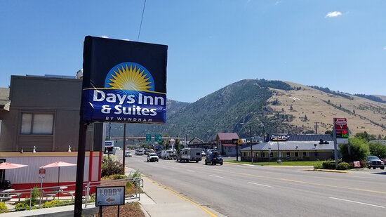 Days Inn and Suites by Wyndham Downtown Missoula-University