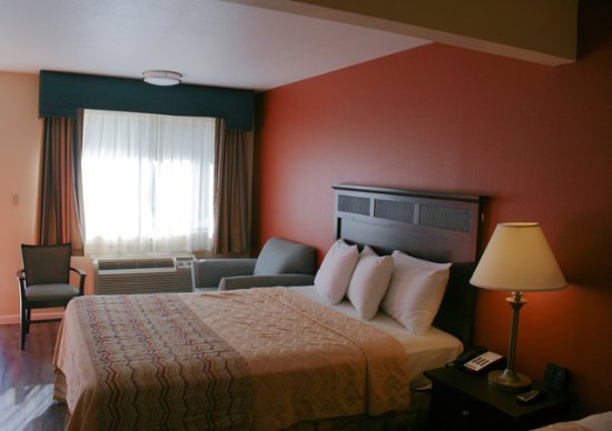 Valley Oaks Inn