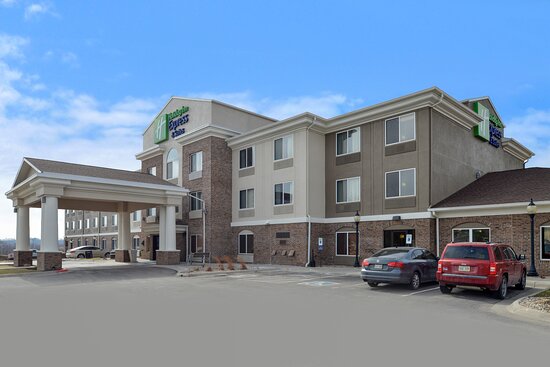 Holiday Inn Express & Suites Omaha West By IHG