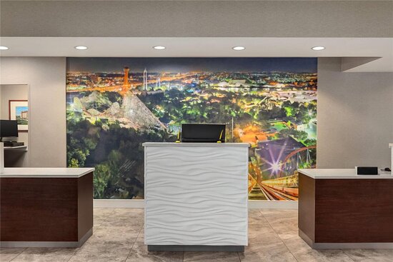 La Quinta Inn & Suites By Wyndham Arlington North 6 Flags Dr