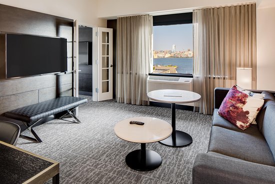 DoubleTree by Hilton Hotel & Suites Jersey City