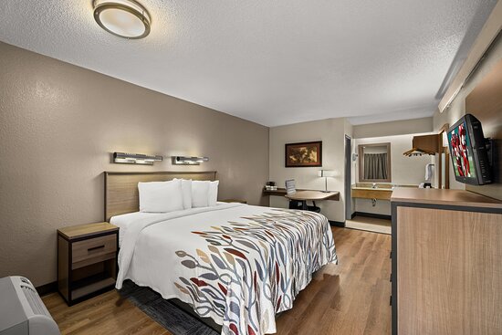 Red Roof Inn Detroit - Royal Oak/ Madison Heights