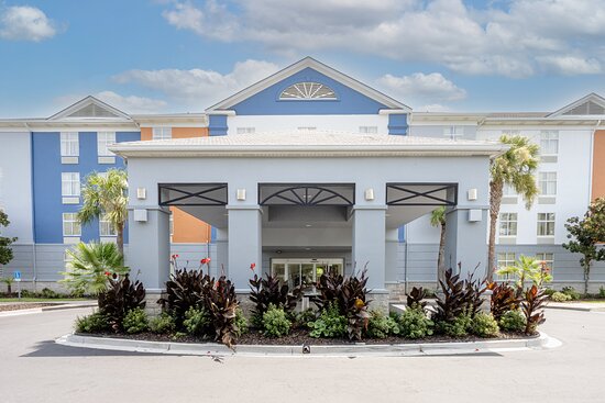 Holiday Inn Express & Suites Charleston Northwoods by IHG