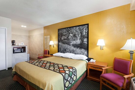 Super 8 by Wyndham Bakersfield South CA