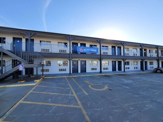 Motel 6 Wichita, KS - South I-35