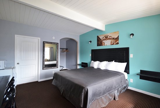 Lodge at 32nd