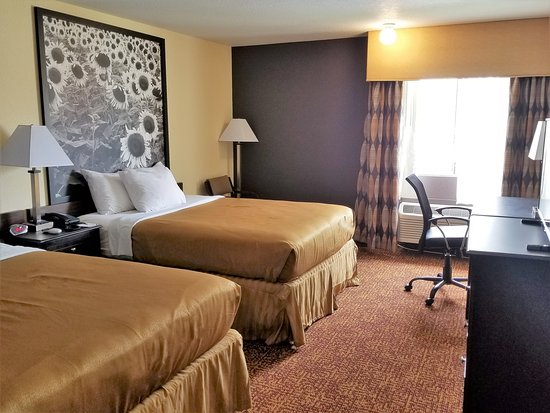 Super 8 By Wyndham Des Moines - North