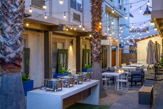 DoubleTree by Hilton Hotel Campbell - Pruneyard Plaza