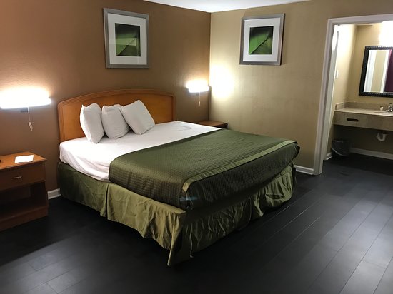 Budgetel Inn & Suites