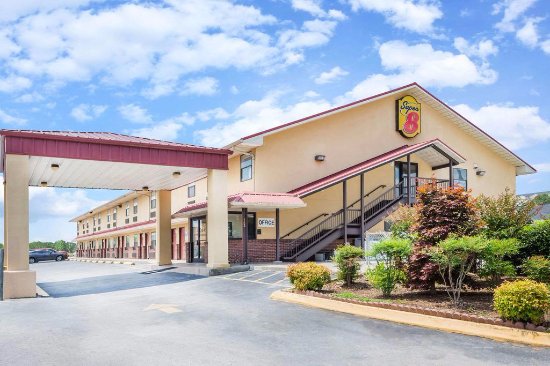 Super 8 by Wyndham Cleveland
