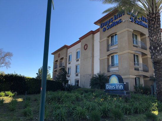 Harbor Inn & Suites