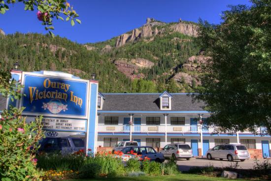 Twin Peaks Lodge & Hot Springs