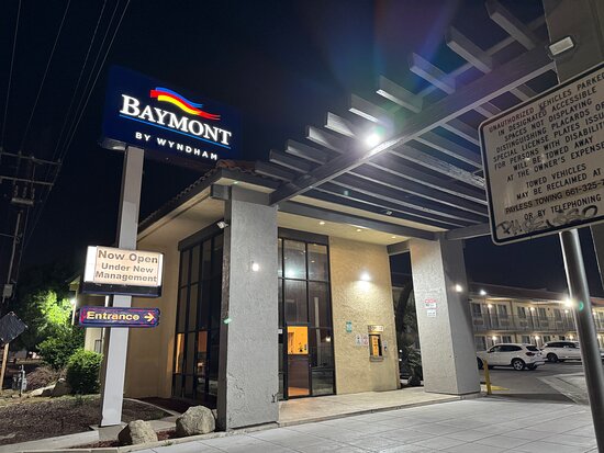 Baymont by Wyndham Bakersfield