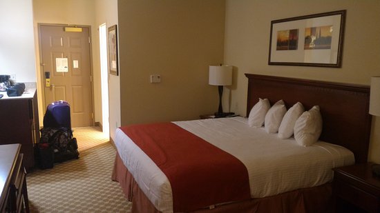 Country Inn & Suites by Radisson, Manchester Airport, NH