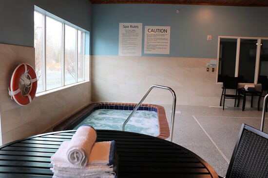 Holiday Inn Express & Suites Marquette By IHG