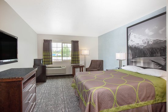 Gateway Inn & Suites