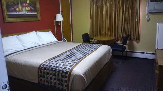 Utica Rest Inn
