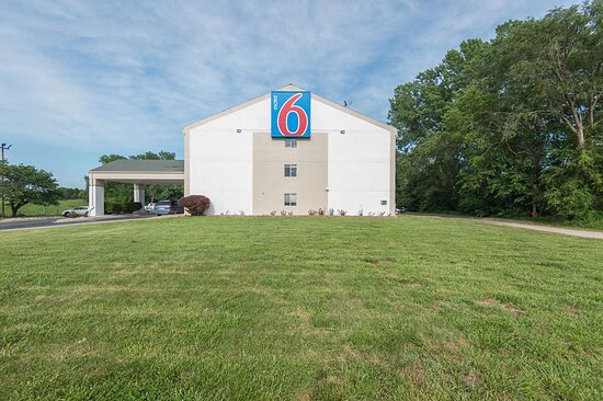Motel 6 Lawrence KS