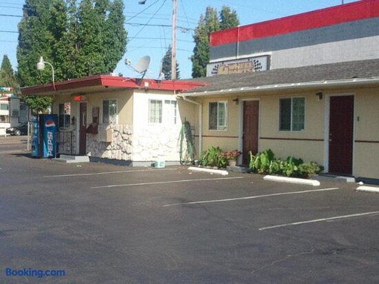 Aaron Motel