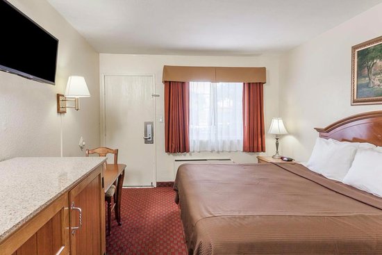 Travelodge by Wyndham Fullerton Near Anaheim