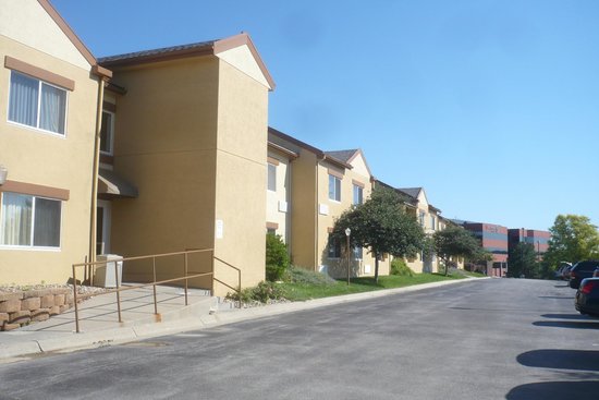Days Inn & Suites by Wyndham Omaha NE