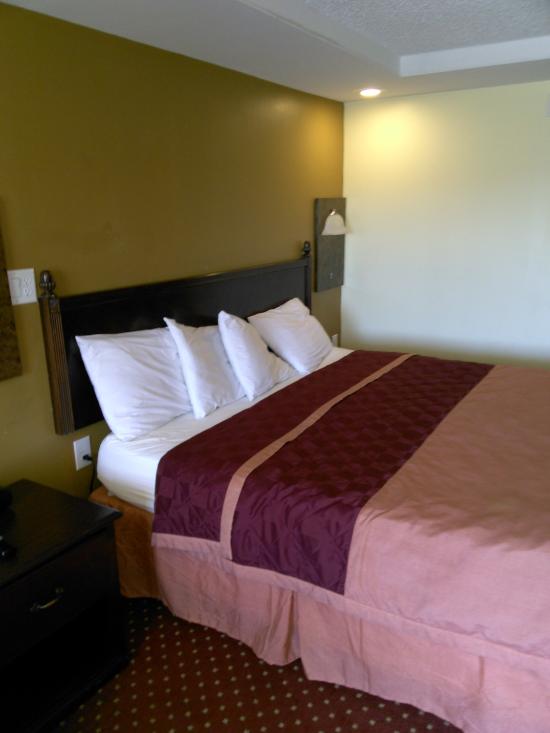 Knights Inn Saginaw