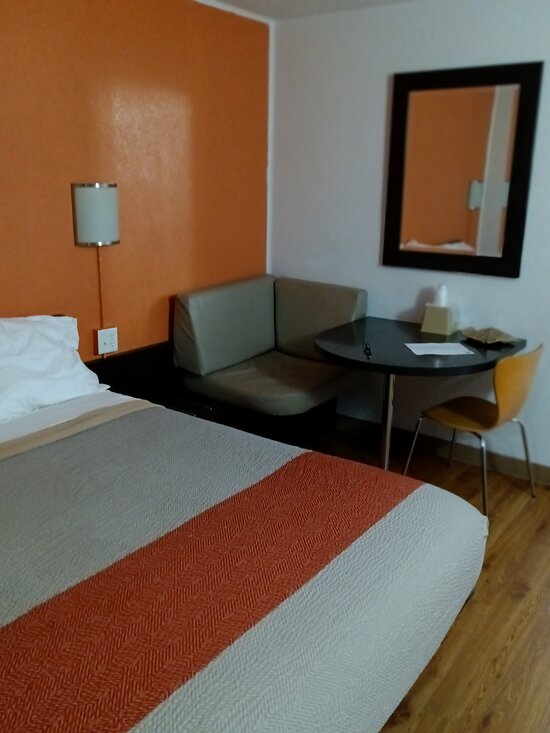 Motel 6 Lincoln, IL