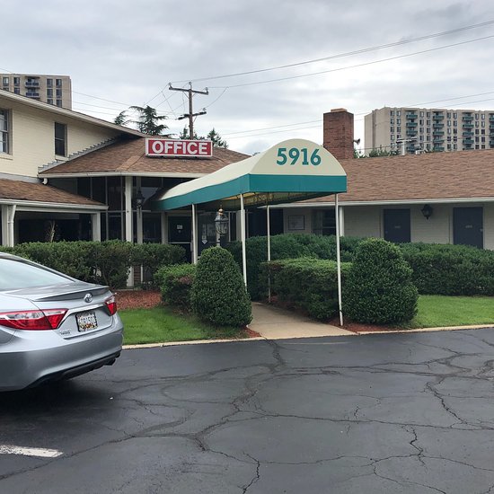 Budget Host Travelers Motel