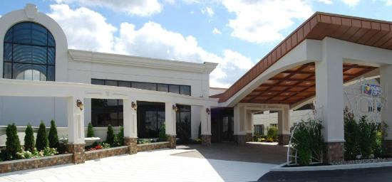 Days Inn & Suites by Wyndham Rochester Hills MI