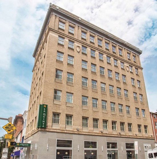 La Quinta Inn & Suites by Wyndham Baltimore Downtown