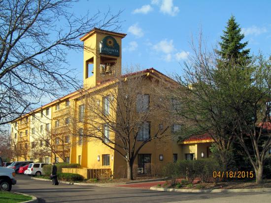 Days Inn & Suites by Wyndham Arlington Heights